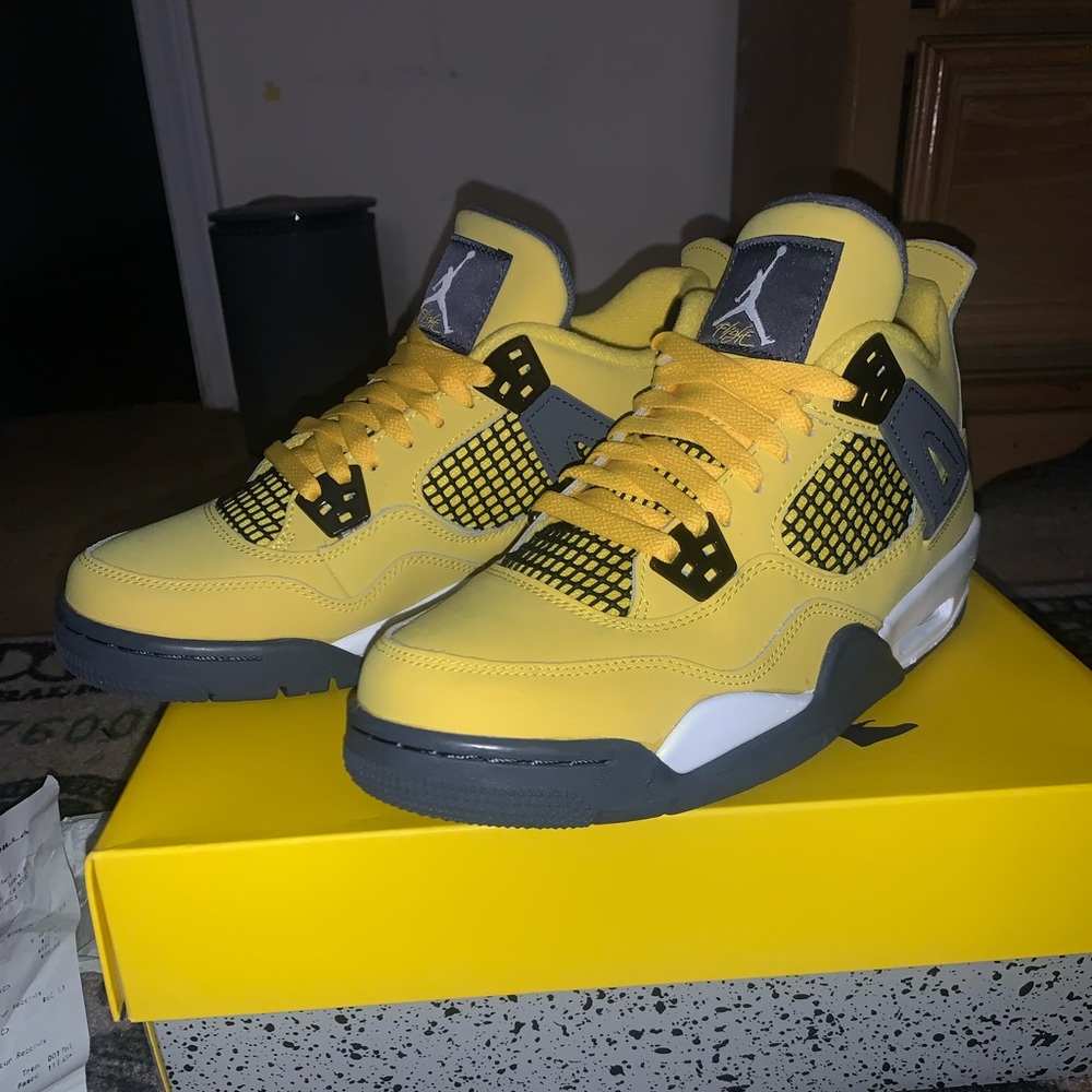 Air Jordan retro 4s size 7y
